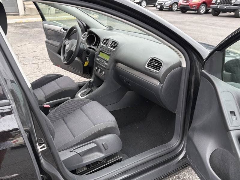 Used 2014 Volkswagen Golf 4-Door FWD image 18