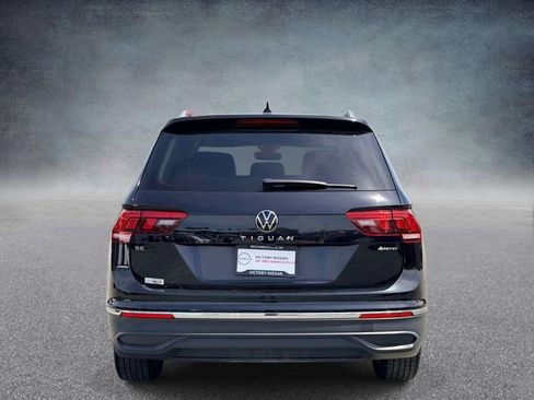 Used 2024 Volkswagen Tiguan SE image 3