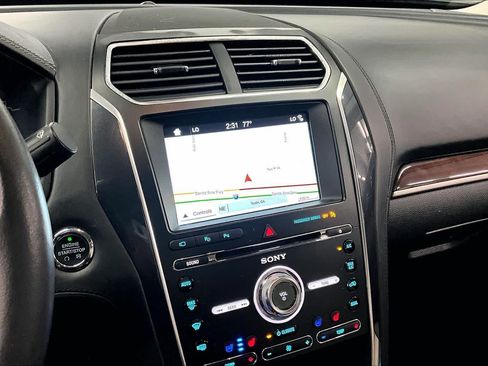 Used 2018 Ford Explorer Platinum AWD/4WD image 6