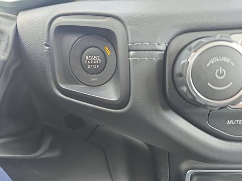 Used 2026 Jeep Gladiator Rubicon AWD/4WD image 32