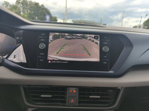 Certified 2022 Volkswagen Taos SE FWD image 26