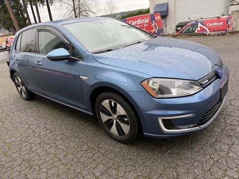 Used 2016 Volkswagen e-Golf SE image 3