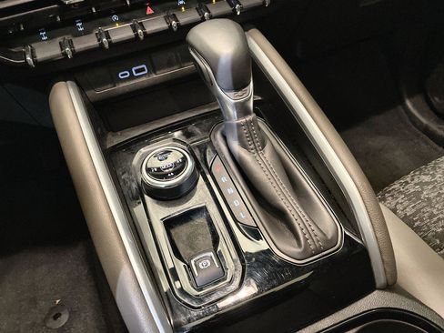 Used 2024 Chevrolet Colorado ZR2 w/ Safety Package image 14