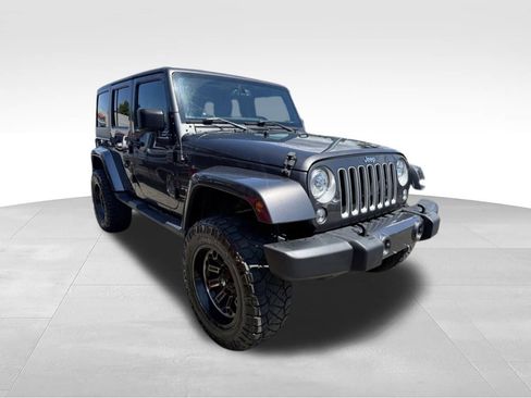 Used 2018 Jeep Wrangler Unlimited Sahara w/ Connectivity Group AWD/4WD image 6