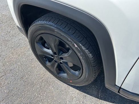 Used 2019 Jeep Compass Latitude AWD/4WD image 17