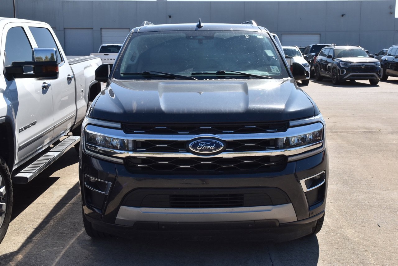 Used 2022 Ford Expedition Limited RWD image 3