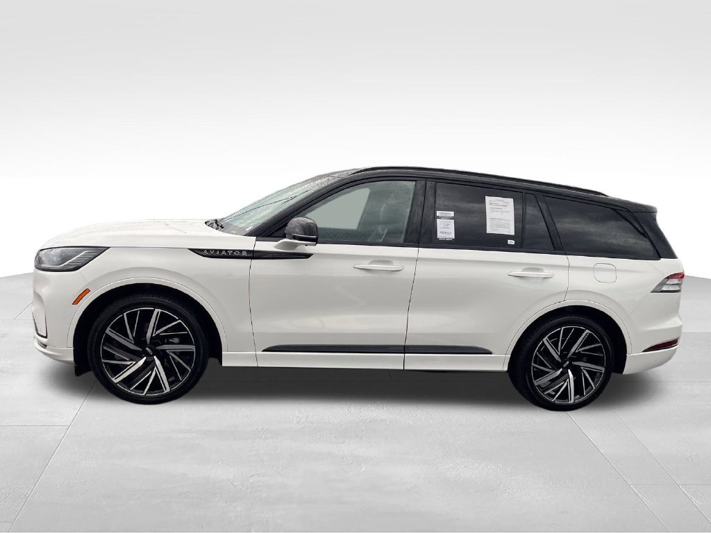 Used 2025 Lincoln Aviator Black Label w/ Black Label Special Edition AWD/4WD image 2