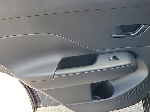 Certified 2025 Hyundai Kona SE image 9