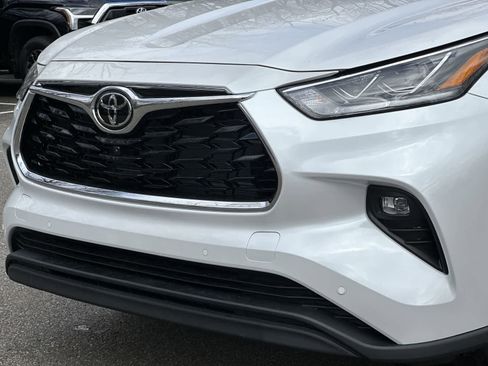 New 2026 Toyota Highlander Limited image 13