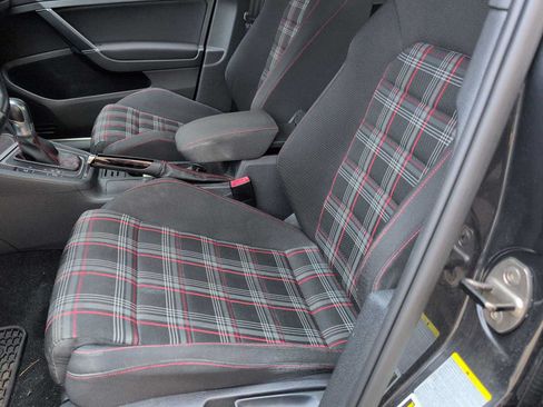 Used 2015 Volkswagen Golf 4-Door FWD image 16