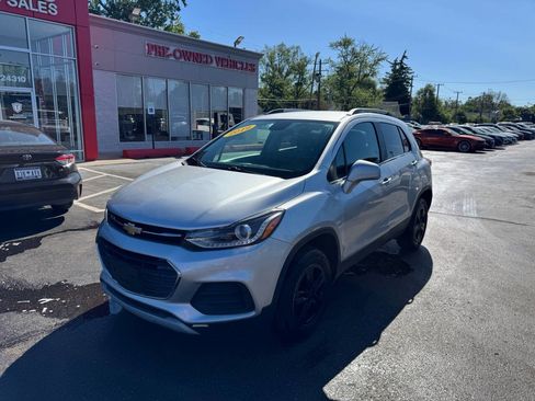 Used 2019 Chevrolet Trax LT w/ LT Convenience Package AWD/4WD image 1