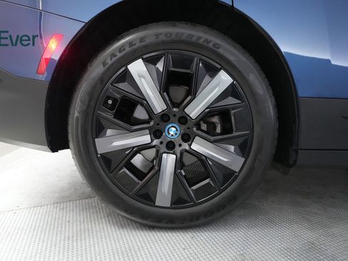 Used 2022 BMW iX xDrive50 w/ Premium Package AWD/4WD image 22