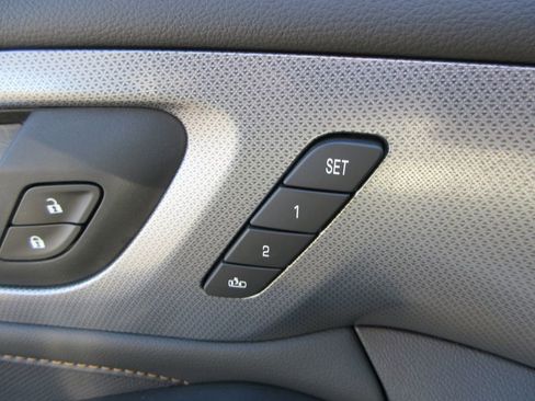 Used 2021 Chevrolet Traverse Premier image 25