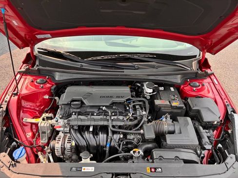 Used 2023 Hyundai Elantra SEL FWD image 9