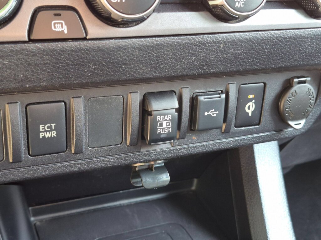Certified 2020 Toyota Tacoma TRD Off-Road AWD/4WD image 24