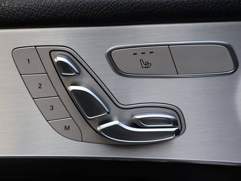 Used 2019 Mercedes-Benz GLC 300 4MATIC w/ Premium Package image 28