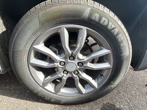 Used 2024 GMC Terrain SLT image 35