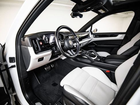 Used 2024 Porsche Cayenne S AWD/4WD image 6