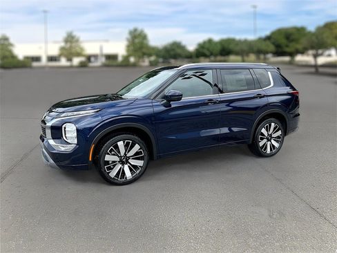 New 2025 Mitsubishi Outlander SEL image 3