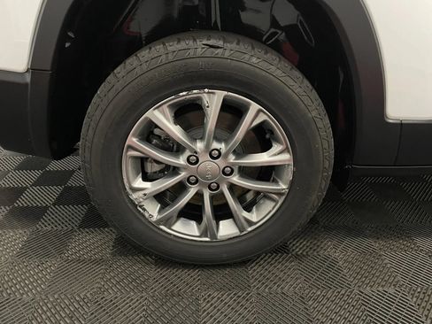 Used 2021 Jeep Cherokee Latitude Plus AWD/4WD image 18