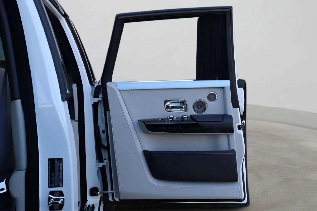 Certified 2019 Rolls-Royce Phantom Sedan RWD image 28