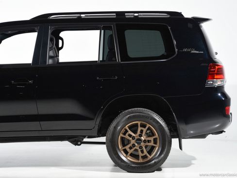 Used 2021 Toyota Land Cruiser Heritage Edition image 14