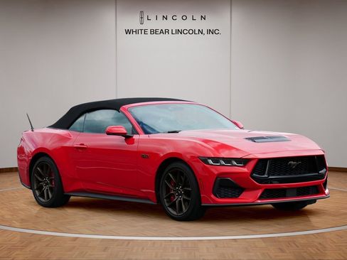 Used 2025 Ford Mustang GT Premium RWD image 3