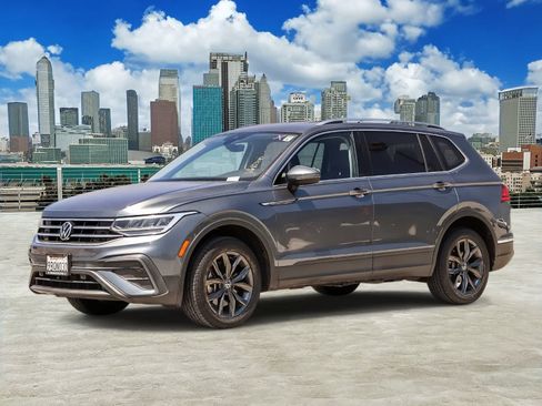 Certified 2022 Volkswagen Tiguan SE FWD image 1