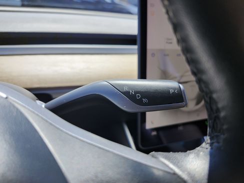 Used 2020 Tesla Model 3 Performance image 33