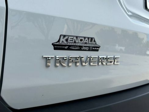 Used 2021 Chevrolet Traverse LS FWD image 32