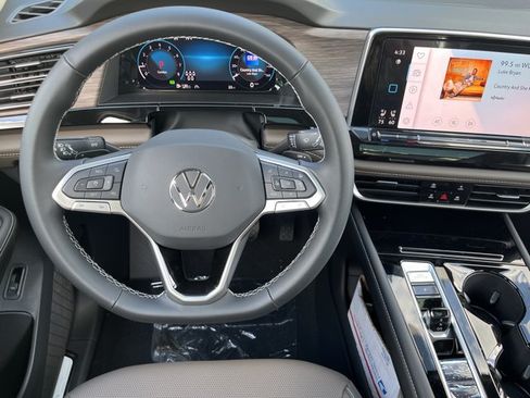 New 2026 Volkswagen Atlas SEL AWD/4WD image 8