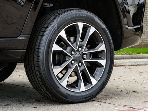 Used 2023 Jeep Grand Cherokee Overland w/ Luxury Tech Group IV image 68