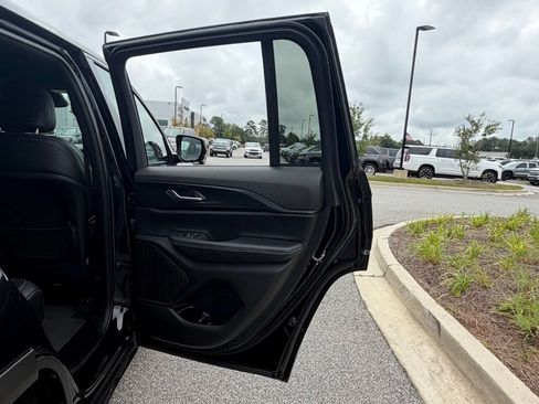 Used 2025 Jeep Grand Cherokee Altitude RWD image 51