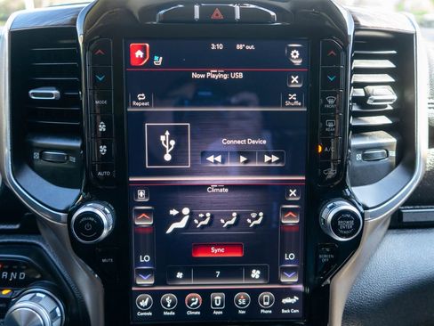 Used 2019 RAM 1500 Laramie AWD/4WD image 22