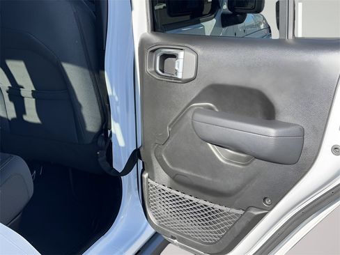Used 2024 Jeep Gladiator Willys image 27