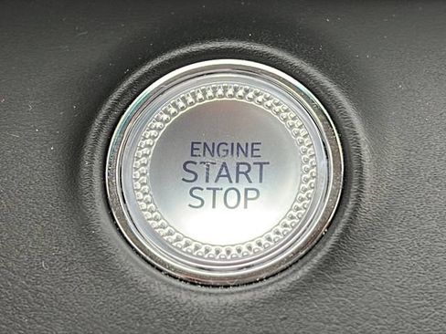 Certified 2025 Genesis GV70 2.5T AWD/4WD image 27