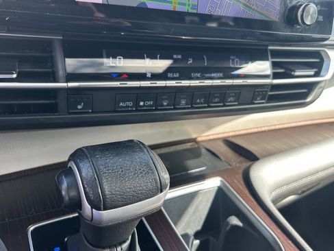 Used 2021 Toyota Sienna XLE image 36