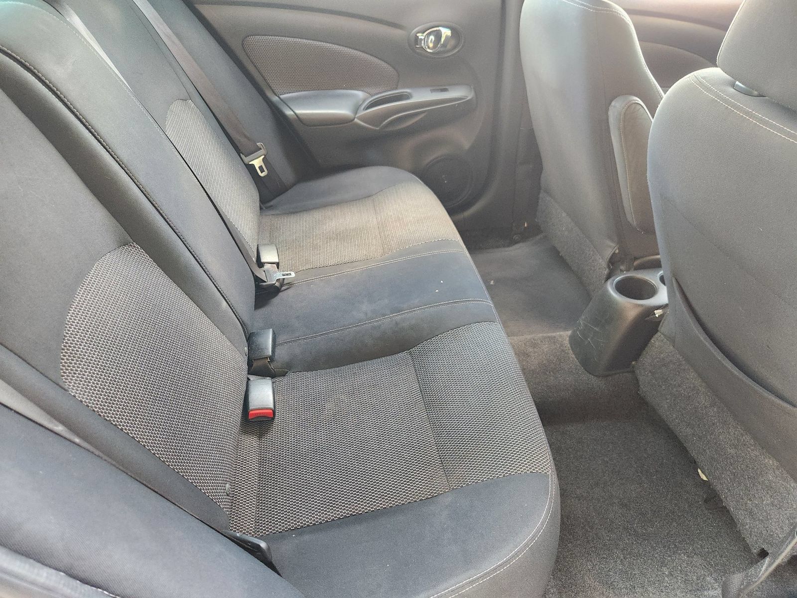 Used 2014 Nissan Versa SV FWD image 32
