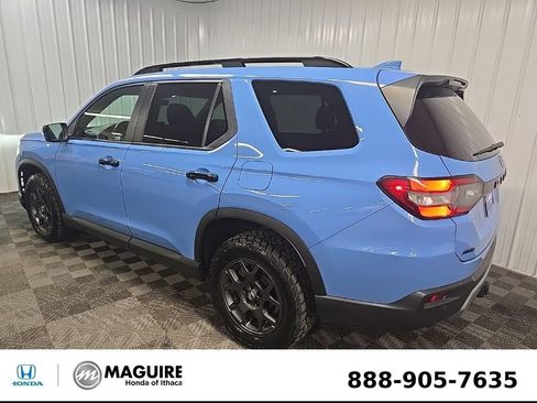 Used 2024 Honda Pilot TrailSport image 9