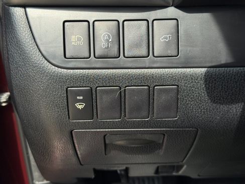 Used 2018 Toyota Highlander Plus AWD/4WD image 16