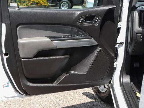 Used 2015 Chevrolet Colorado LT w/ Luxury Package RWD image 18