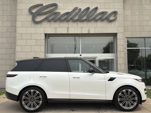 Used 2025 Land Rover Range Rover Sport SE AWD/4WD image 3