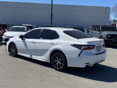 Certified 2021 Toyota Camry SE image 4