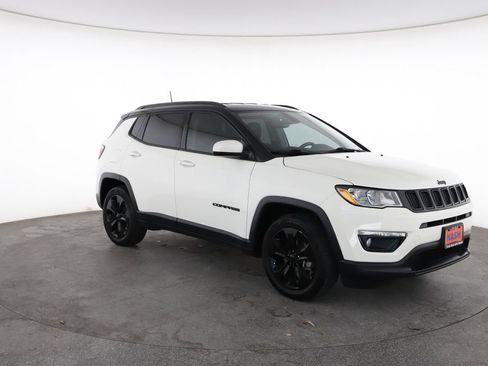 Used 2019 Jeep Compass Latitude FWD image 2