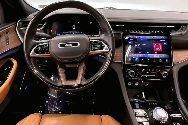 Used 2021 Jeep Grand Cherokee L Summit w/ Luxury Tech Group V AWD/4WD image 6