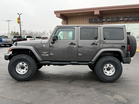 Used 2018 Jeep Wrangler Unlimited Sahara w/ Connectivity Group image 5