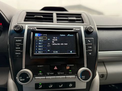 Used 2012 Toyota Camry LE FWD image 19