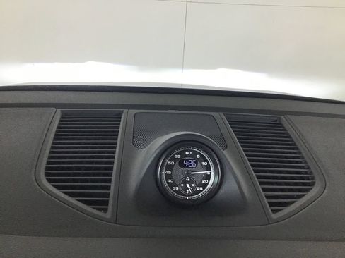 Certified 2026 Porsche Macan AWD/4WD image 37