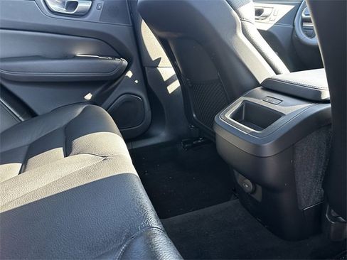 Used 2024 Volvo XC60 B5 Plus image 38