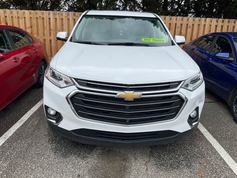 Used 2020 Chevrolet Traverse LT w/ LT Premium Package FWD image 2